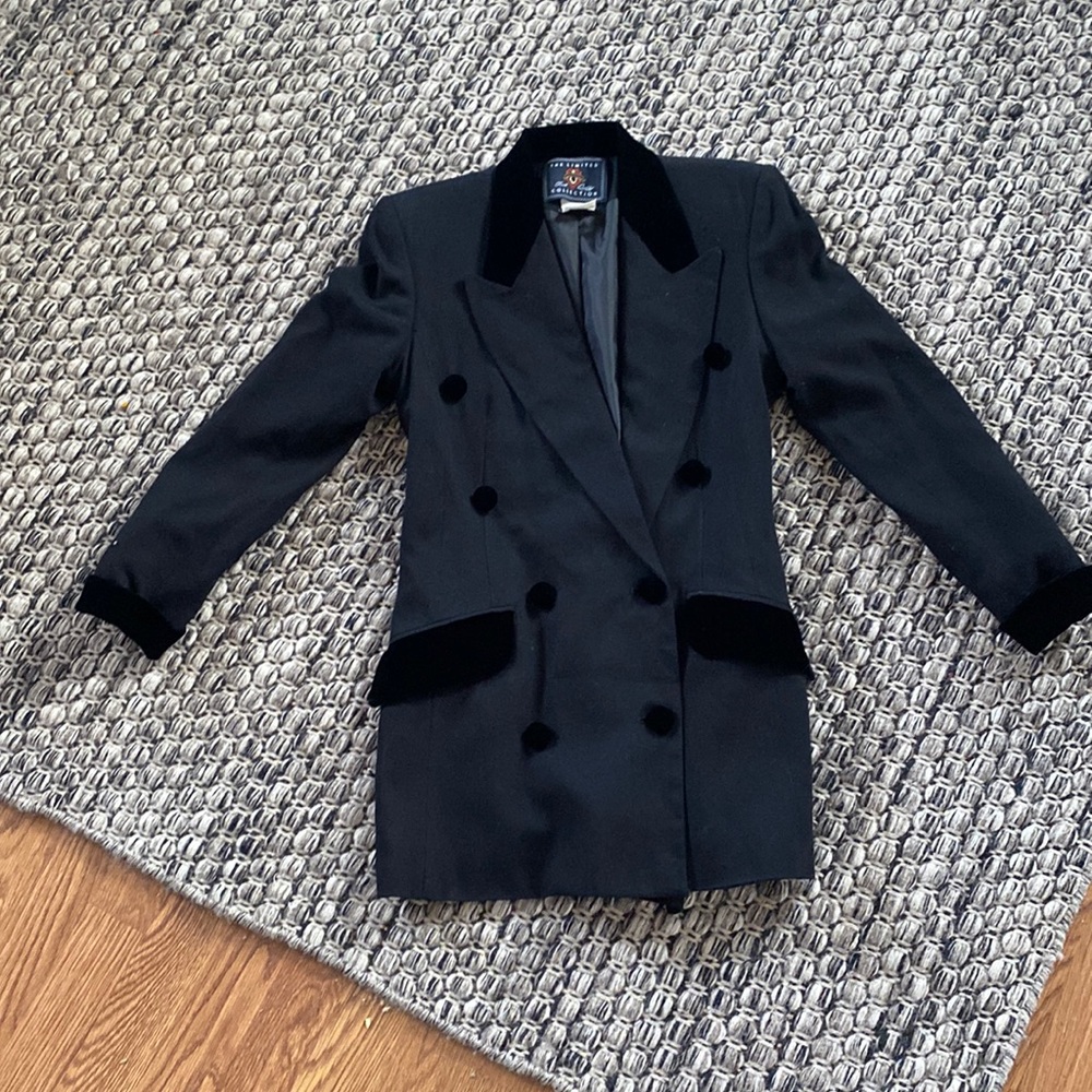 Luxurious women’s vintage blazer - menswear look